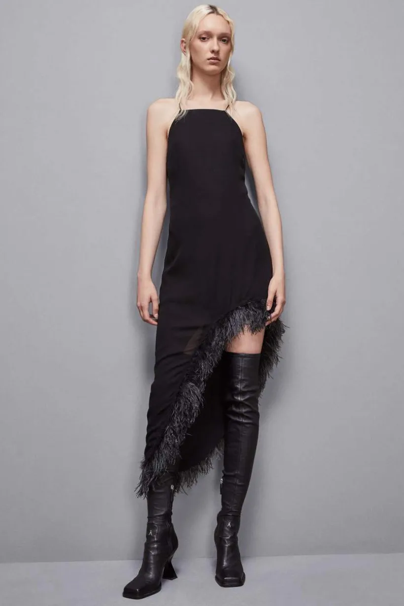 Abito con piume in chiffon