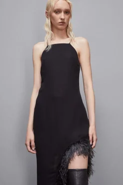 Abito con piume in chiffon