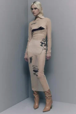 Abito con ricamo in tulle