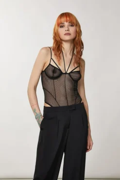 Body in tulle