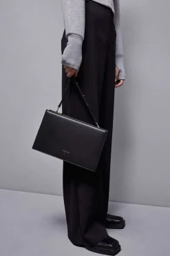 Borsa pocket con zip a tracolla in pelle