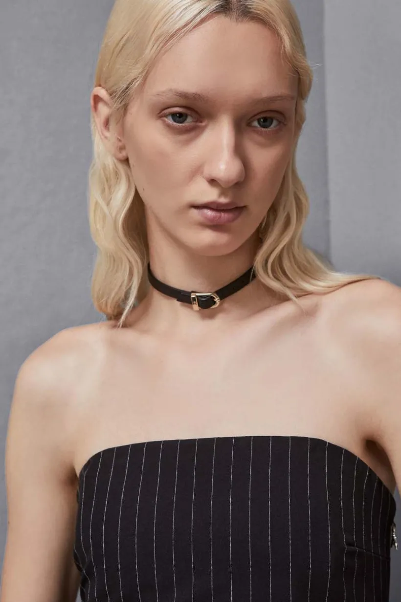Chocker con fibbia in pelle