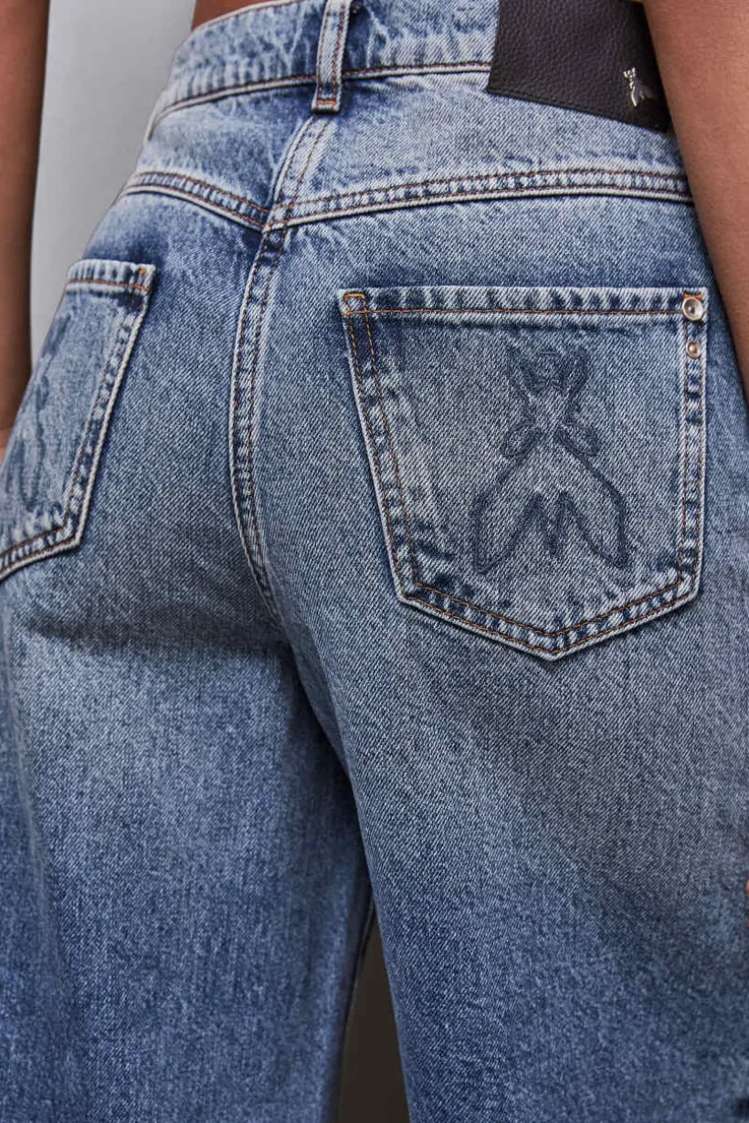 Jeans a vita bassa e gamba larga