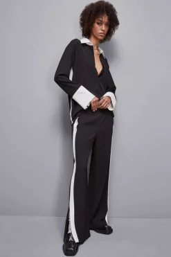 Pantalone vita bassa con banda colorata