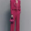 Pantaloni con pieghe in tessuto stretch