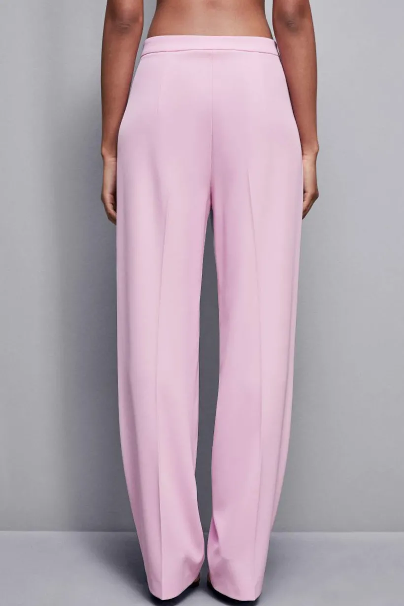 Pantaloni con pieghe in tessuto stretch