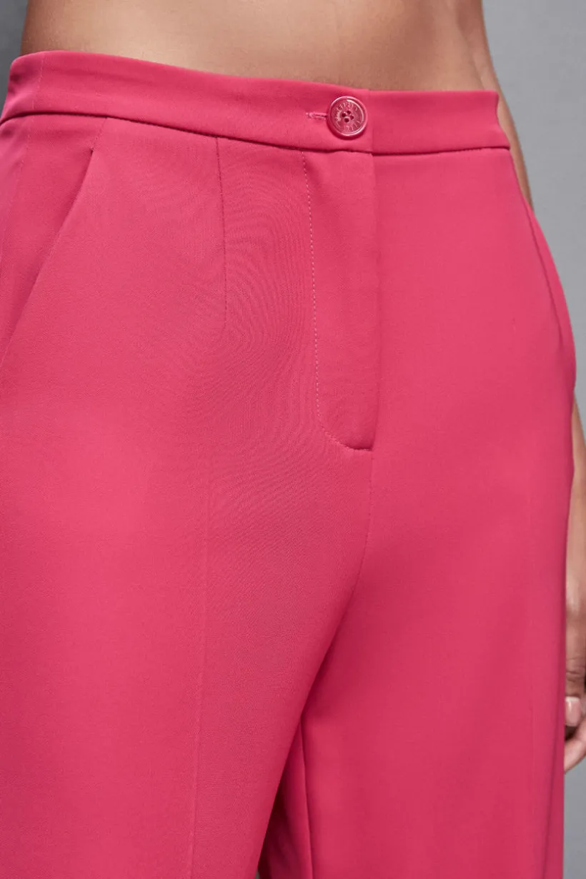 Pantaloni con pieghe in tessuto stretch