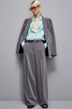 Pantaloni con pieghe in viscosa Essential