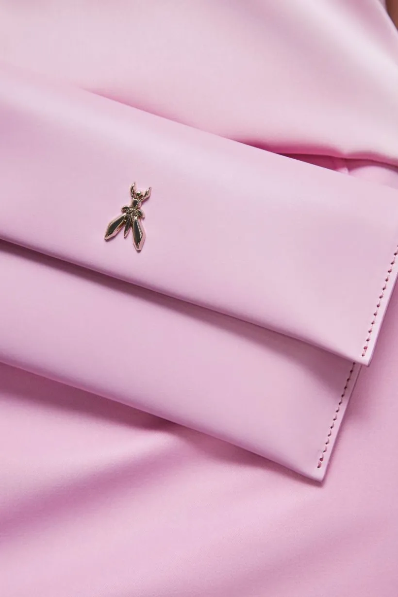 Pochette in pelle con tracolla a catena