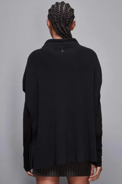 Poncho con frange in lana organica