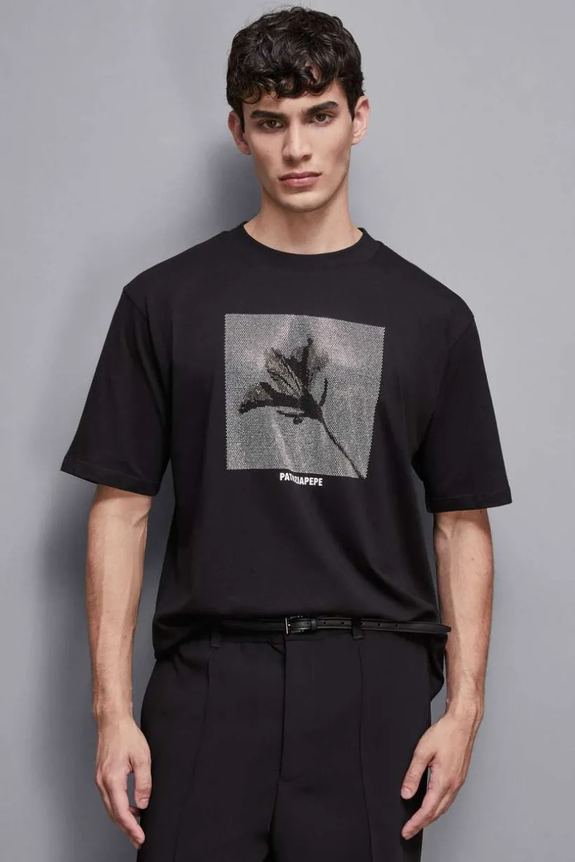 T-shirt con applicazione borchie