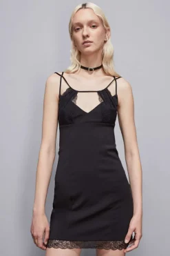 Tubino mini con inserti in pizzo